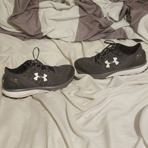 8 1/2 underarmor shoes